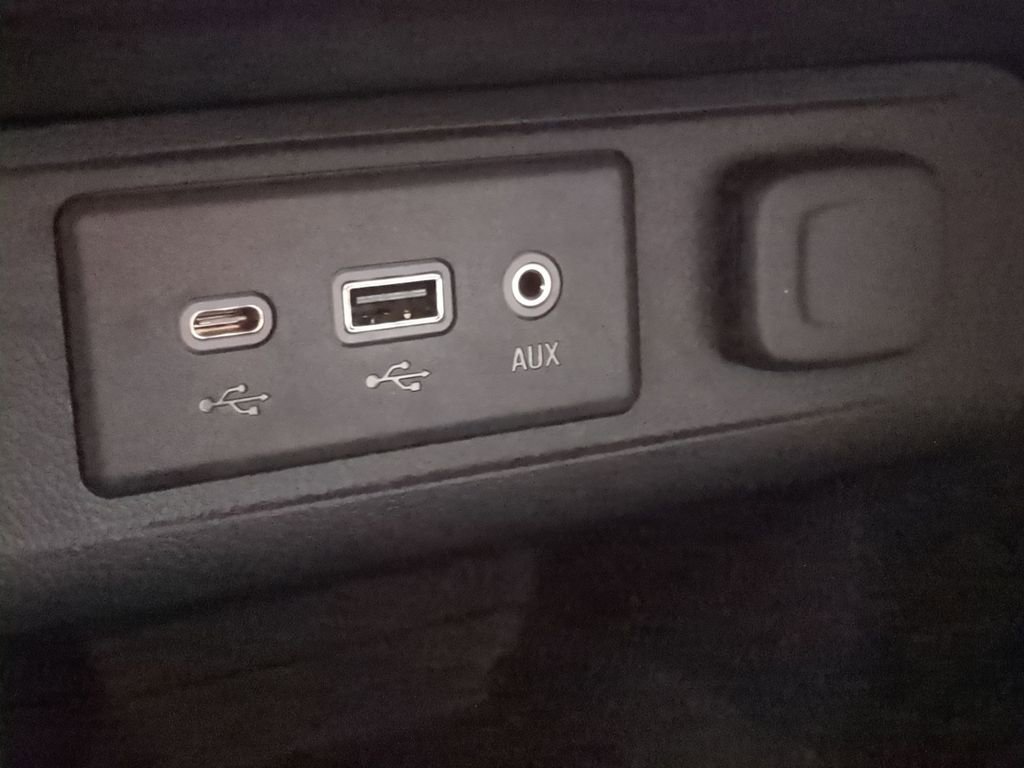 Used 2023 Buick Encore GX Essence w/ Experience Buick Package image 36