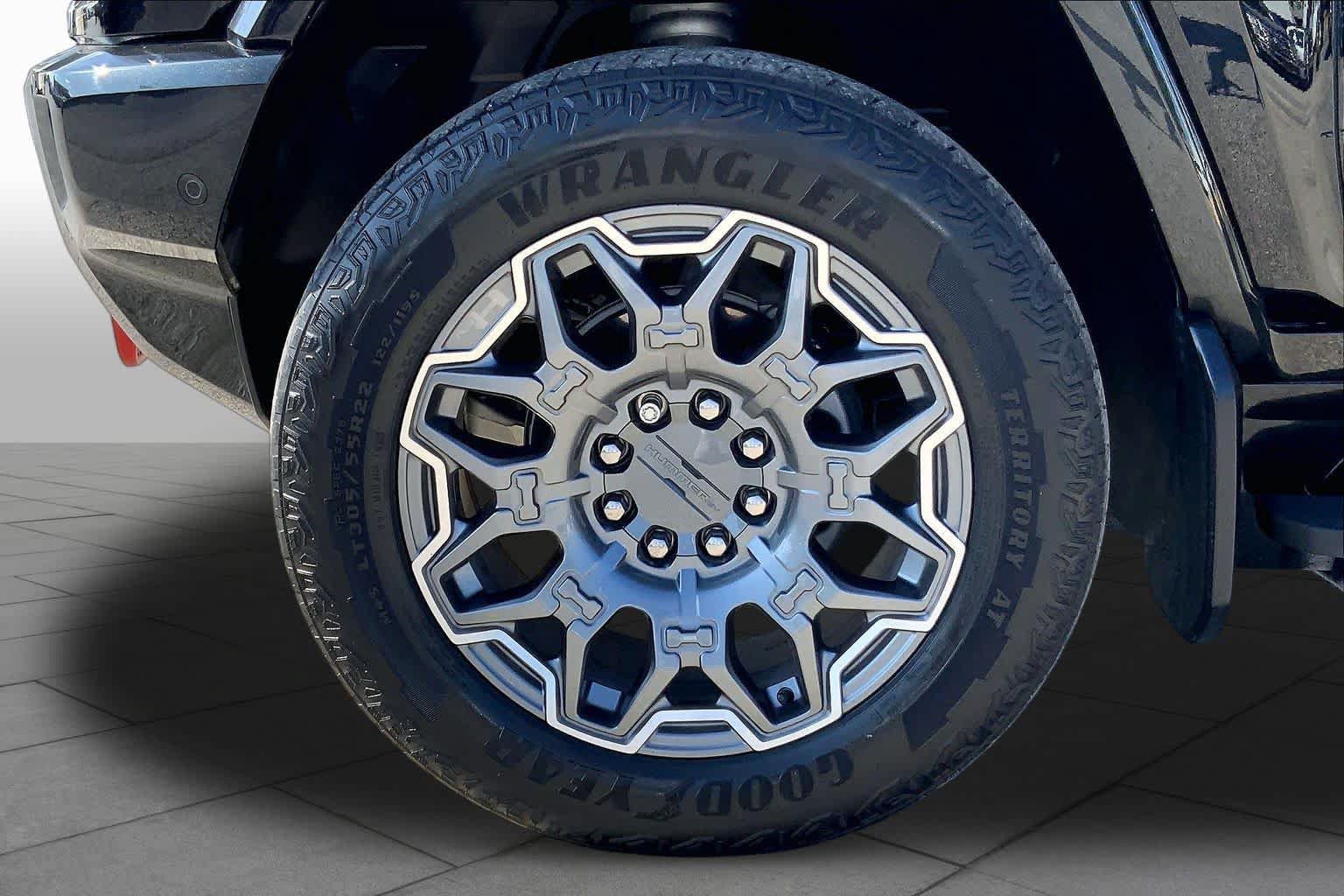 Used 2024 GMC Hummer EV 3X w/ LPO, Illumination Package AWD/4WD image 10