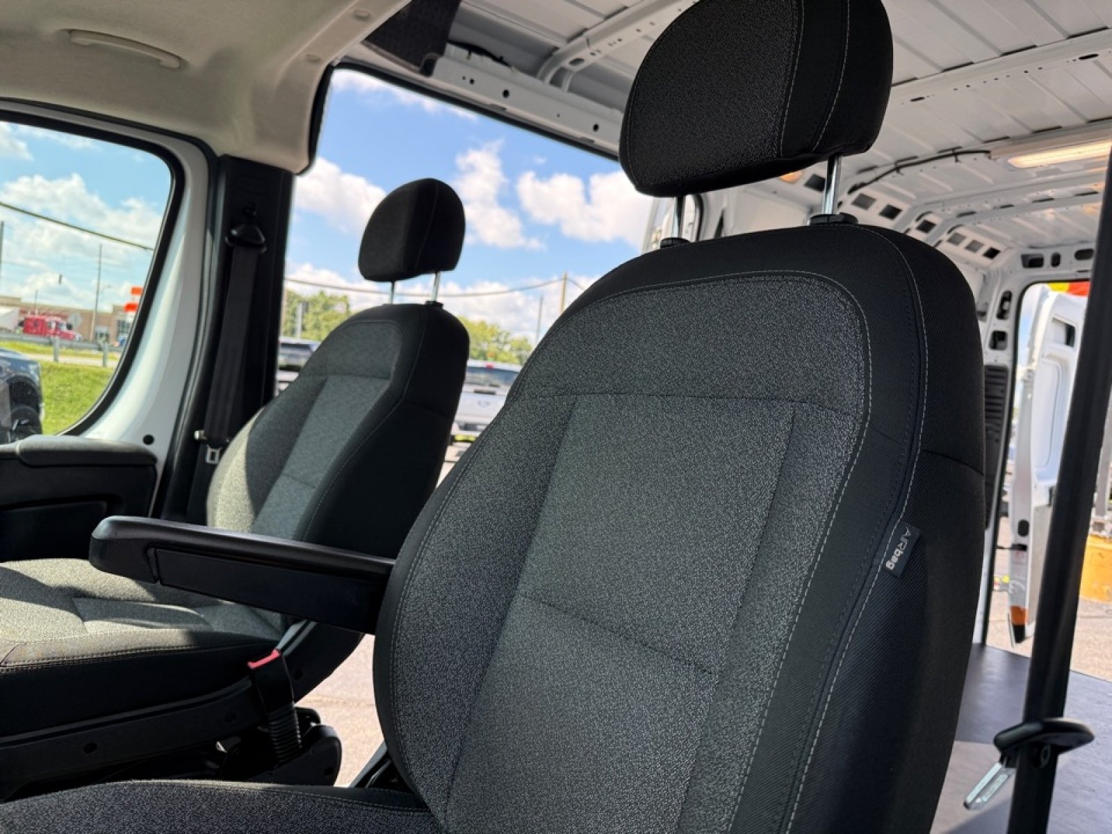 Used 2023 RAM ProMaster 2500 FWD image 26
