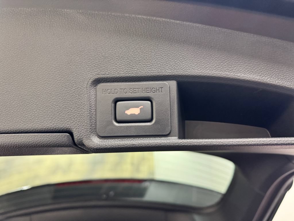 Used 2025 Acura RDX SH-AWD image 36
