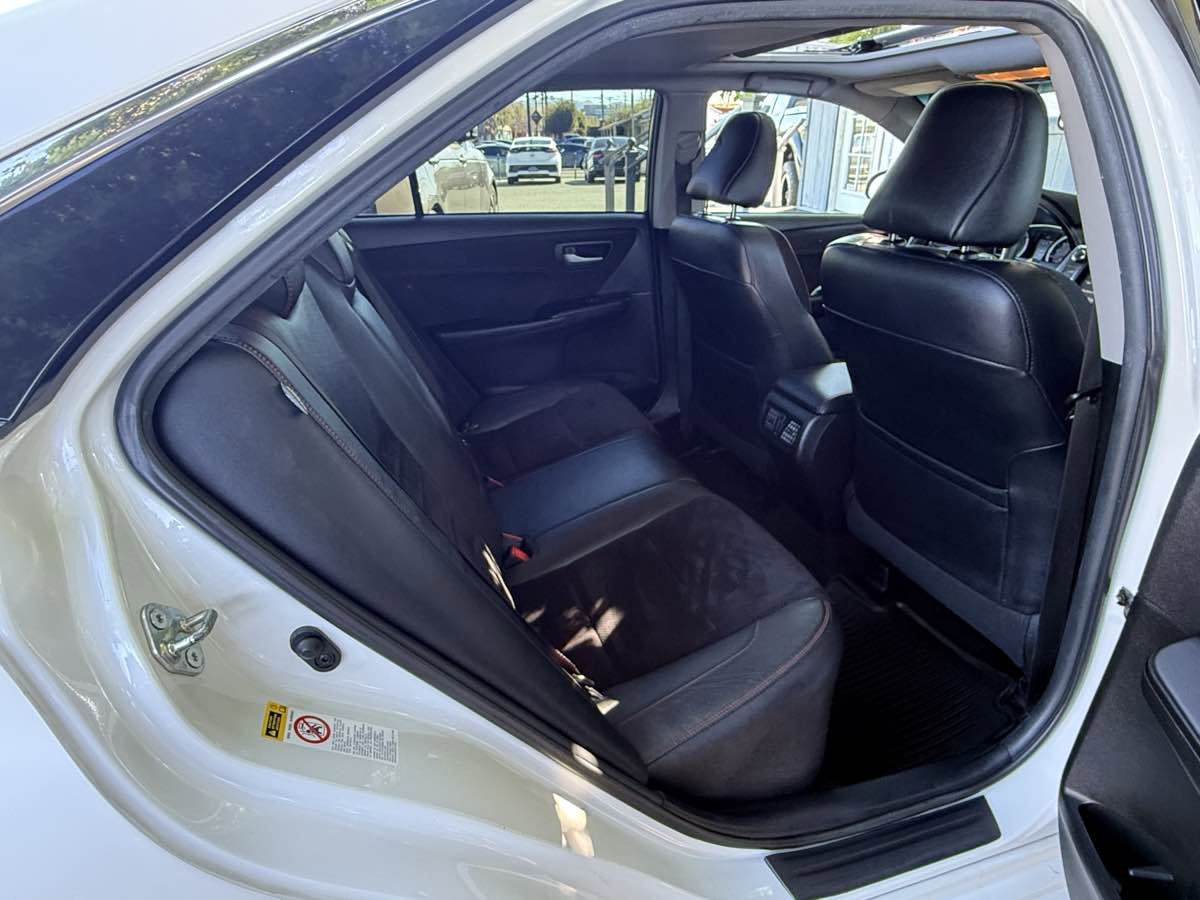 Used 2015 Toyota Camry XSE w/ Moonroof Package image 13
