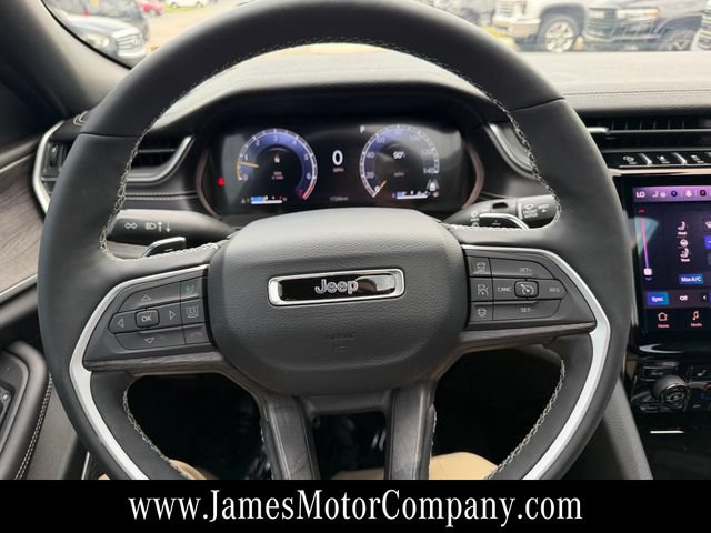 Used 2025 Jeep Grand Cherokee Limited w/ Luxury Tech Group II AWD/4WD image 21