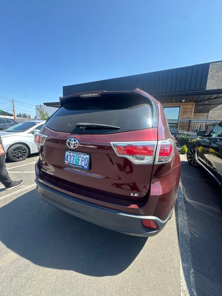 Used 2014 Toyota Highlander LE FWD image 3