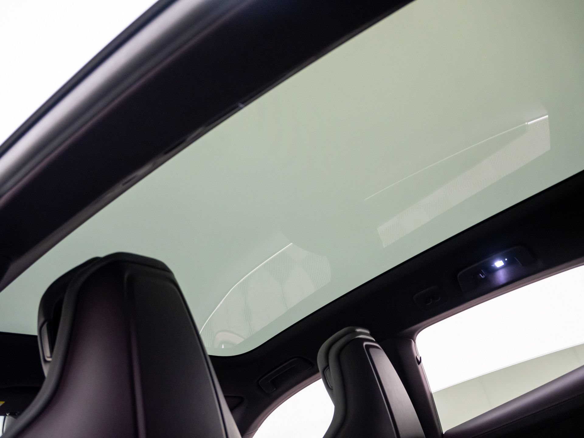 Certified 2023 Porsche Taycan 4S AWD/4WD image 18