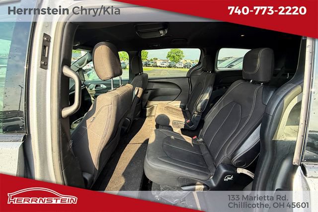 Used 2018 Chrysler Pacifica Touring Plus w/ S Appearance Package FWD image 24