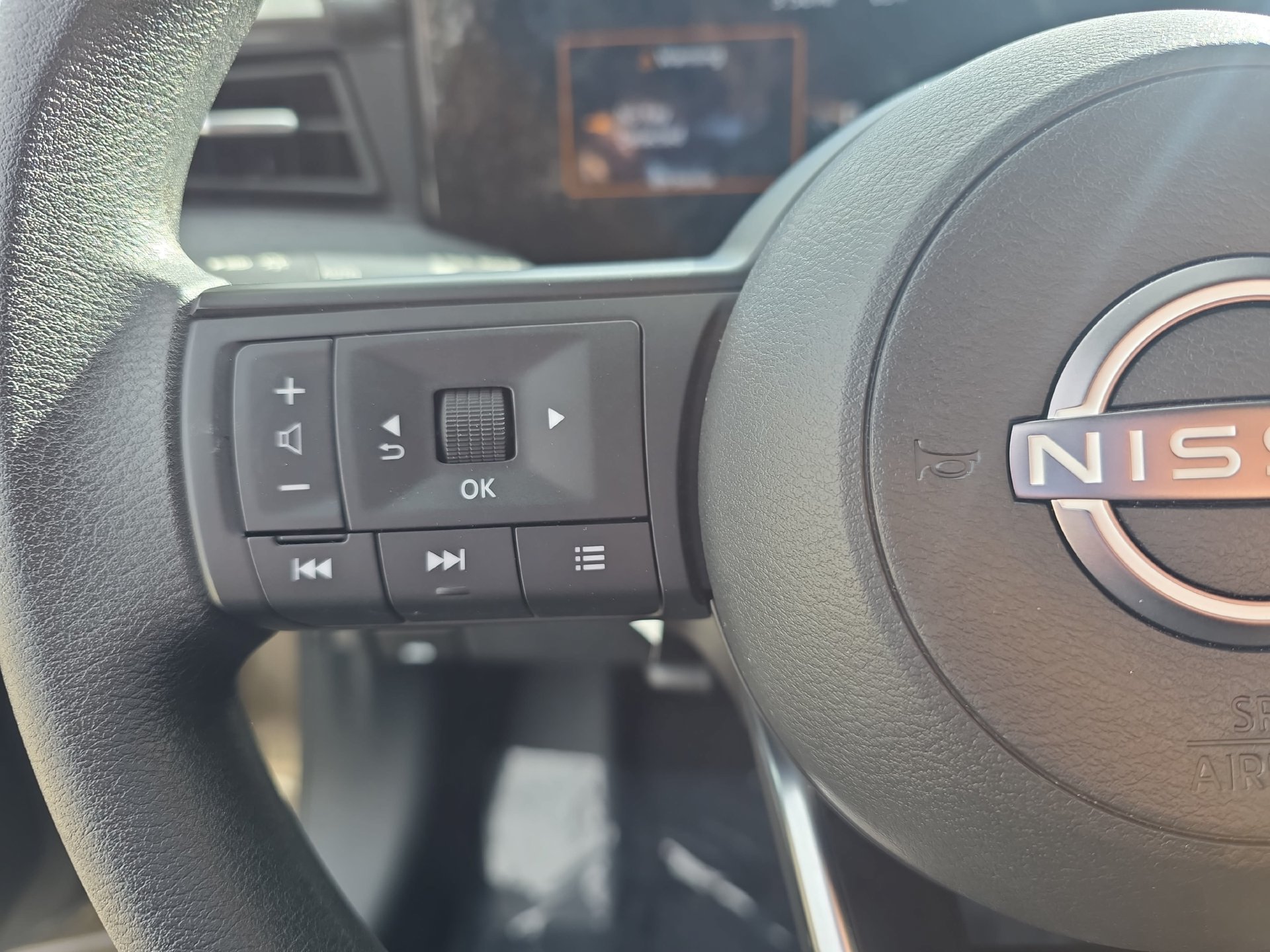 Certified 2025 Nissan Kicks SV FWD image 16