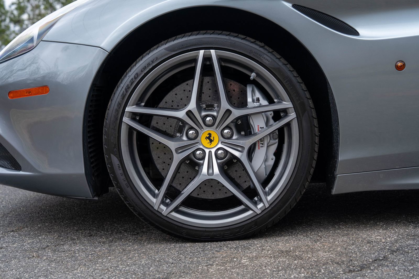 Used 2017 Ferrari California T image 11