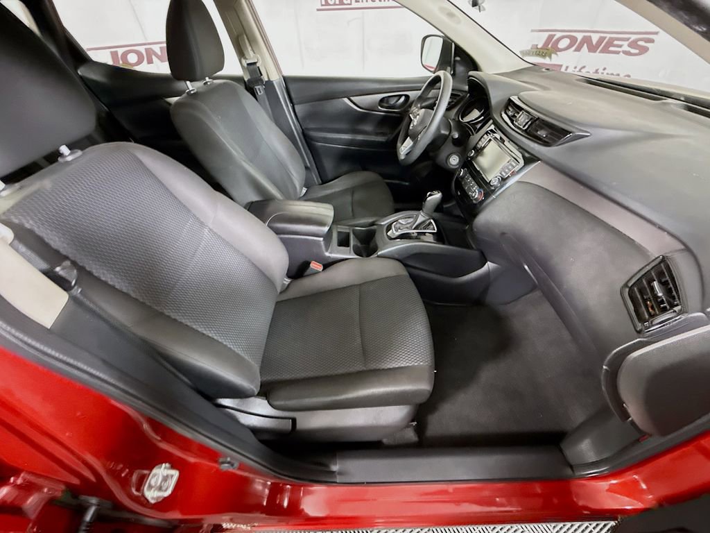 Used 2021 Nissan Rogue Sport S image 28
