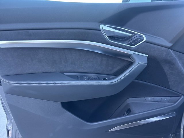 Used 2021 Audi e-tron Prestige w/ Prestige Package image 20