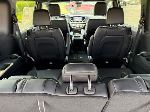 New 2026 Chrysler Pacifica Select image 7