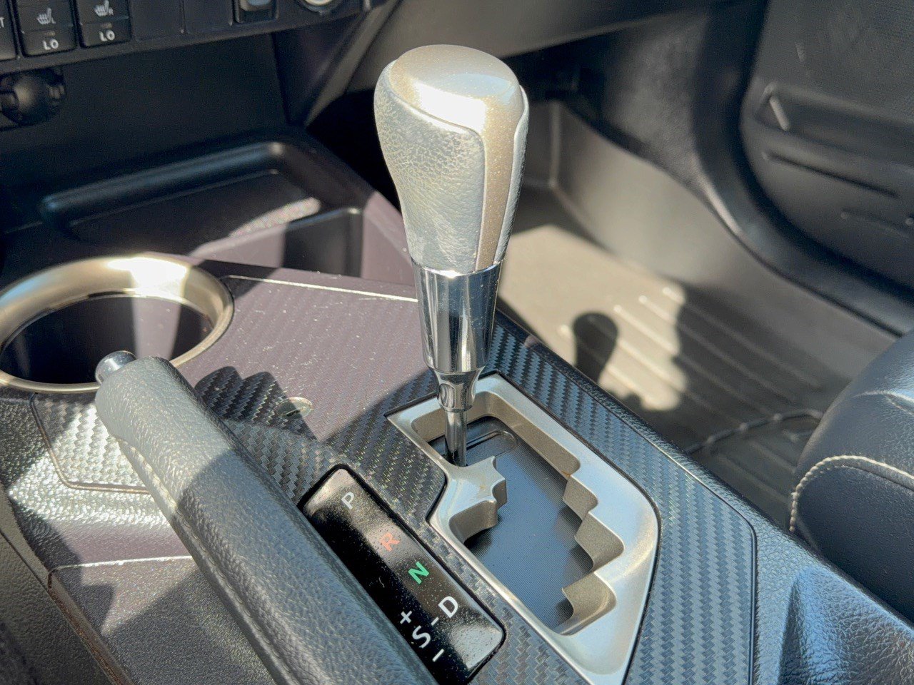 Used 2015 Toyota RAV4 Limited w/ Technology Package FWD image 21