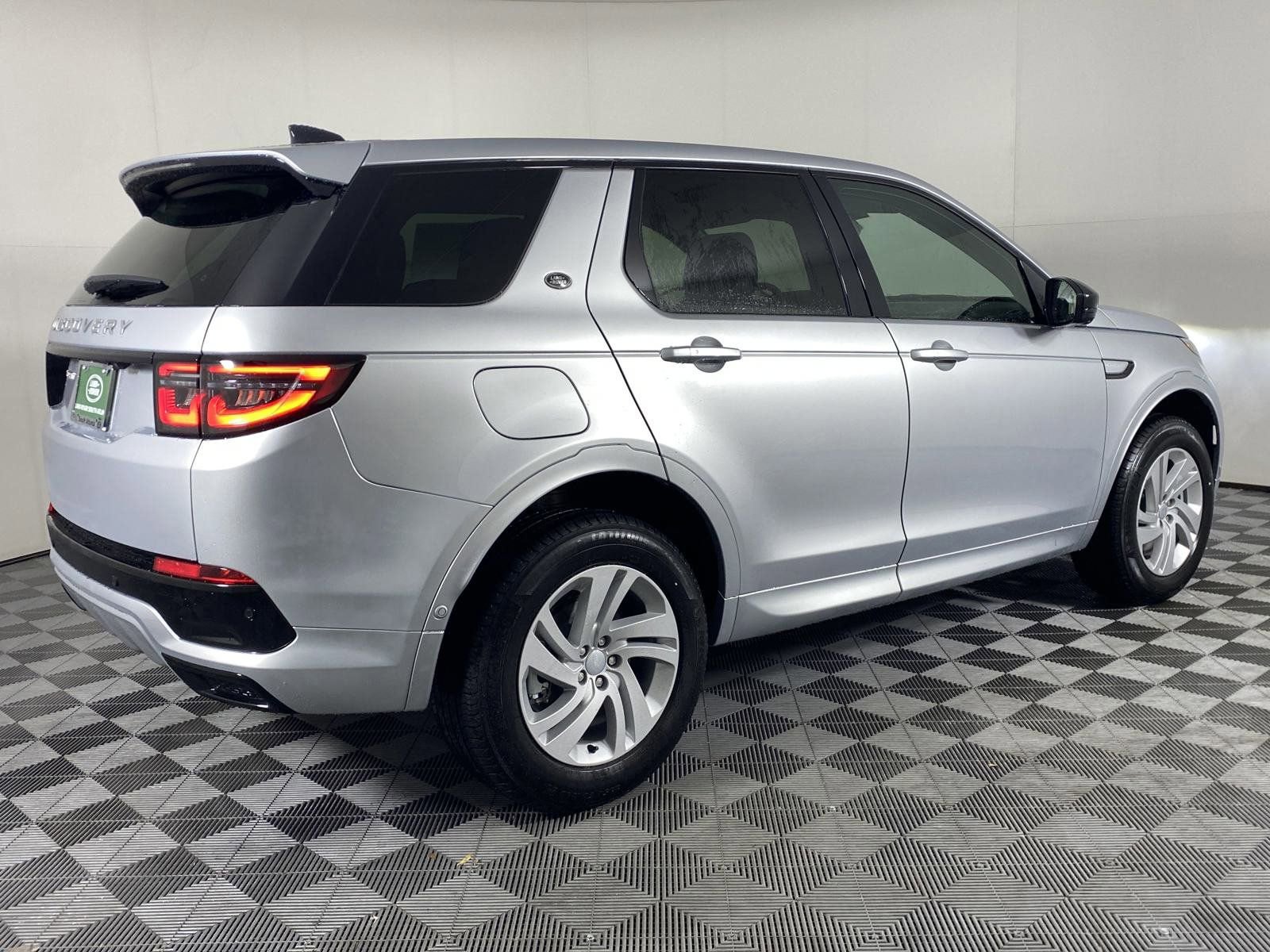 Used 2025 Land Rover Discovery Sport S image 7