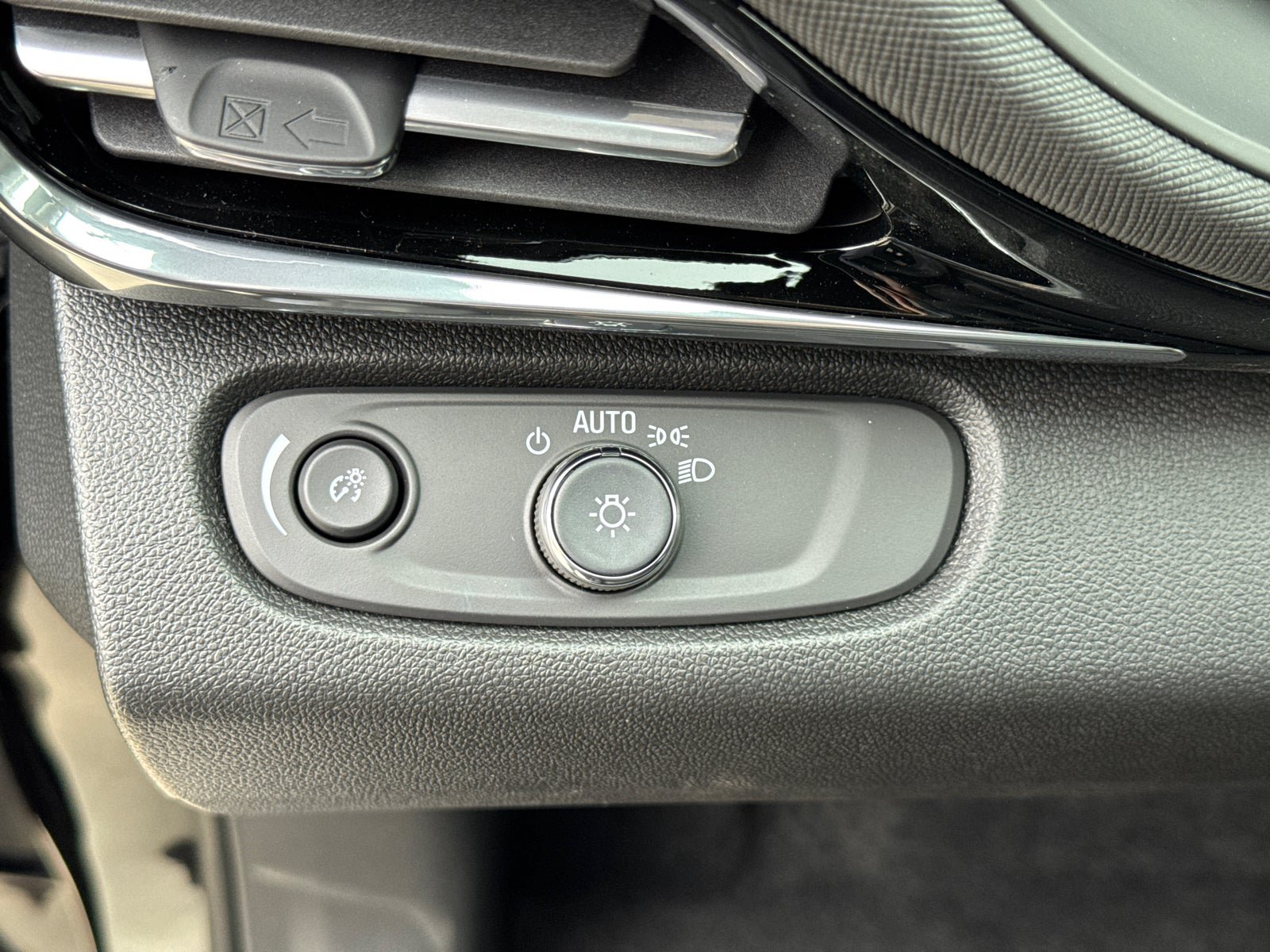 Used 2026 Buick Envista Sport Touring FWD image 27