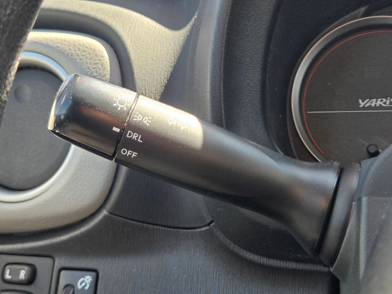 Used 2014 Toyota Yaris LE FWD image 23