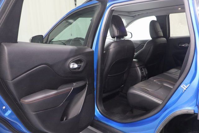 Used 2020 Jeep Cherokee Trailhawk image 12