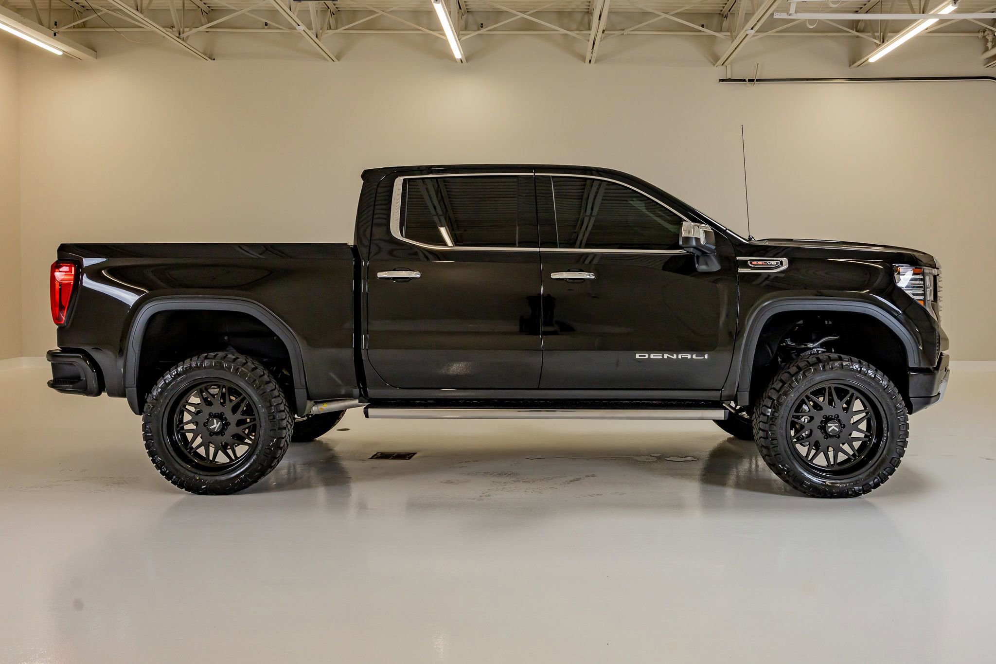 Used 2025 GMC Sierra 1500 Denali w/ Denali Reserve Package image 11