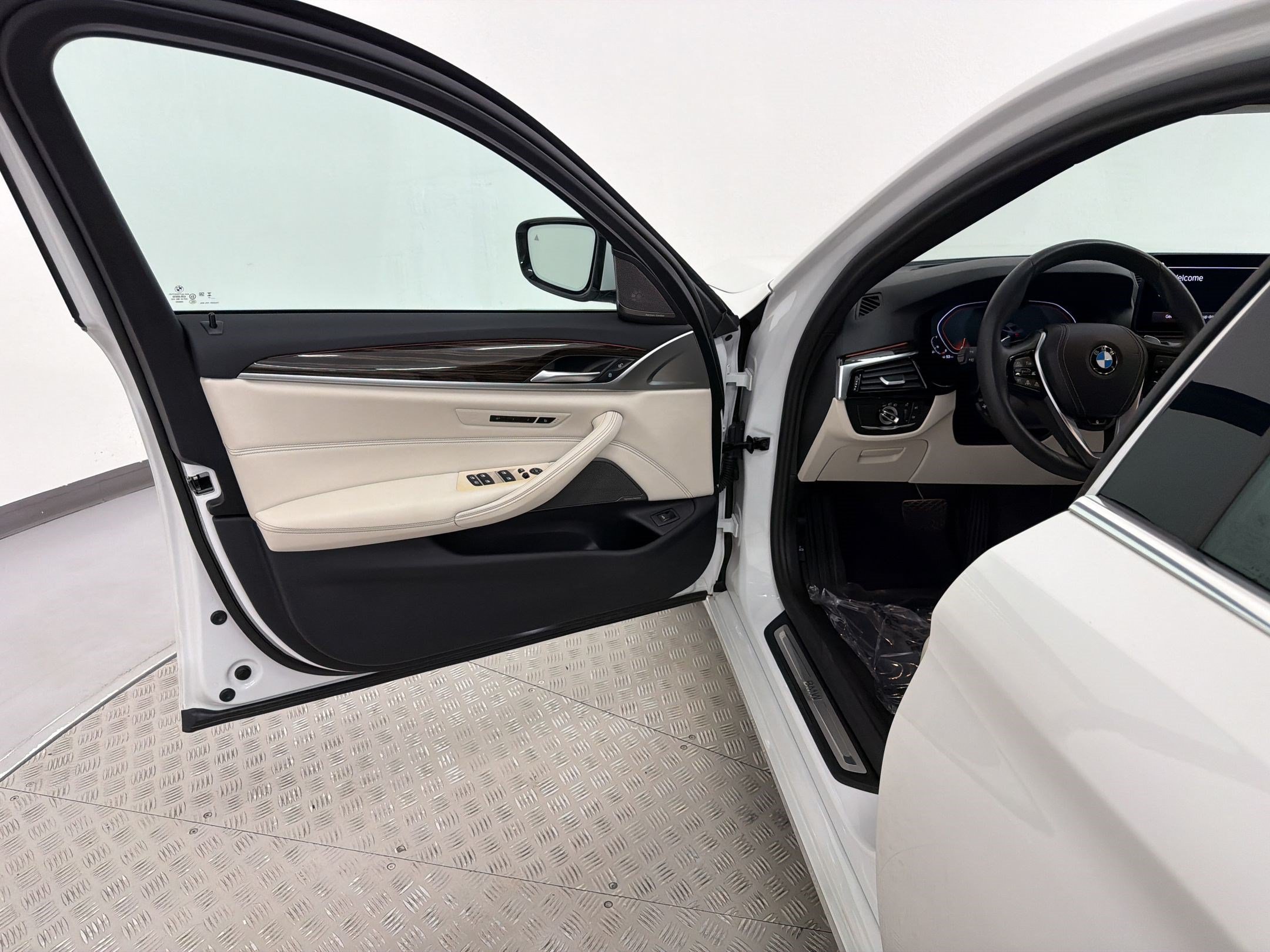Used 2023 BMW 540i w/ Executive Package RWD image 13