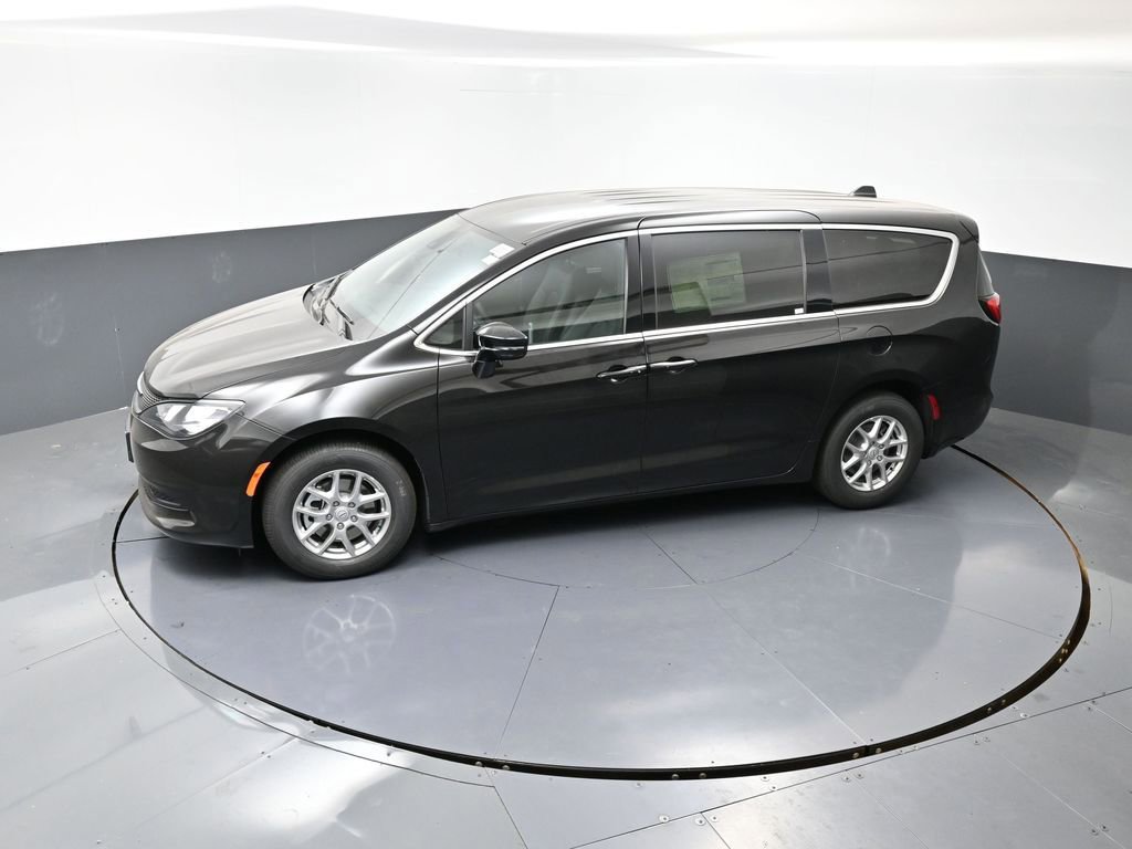 New 2026 Chrysler Voyager LX image 32