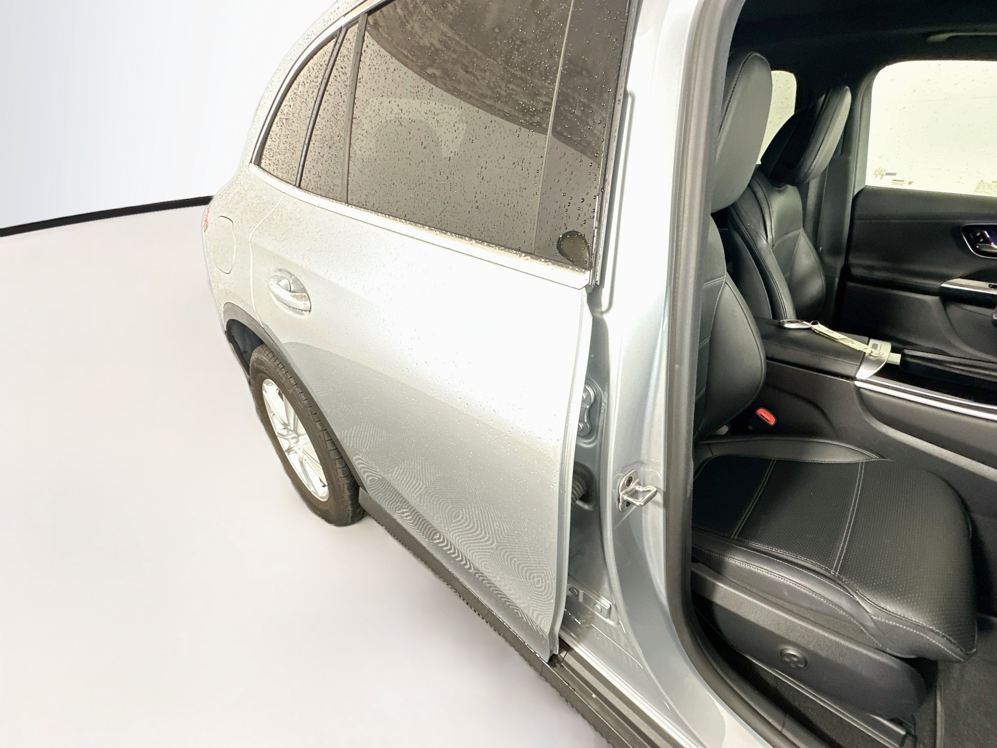 Used 2025 Mercedes-Benz GLC 300 4MATIC image 28