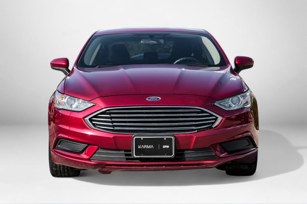 Used 2018 Ford Fusion SE w/ Fusion SE Technology Package FWD image 2