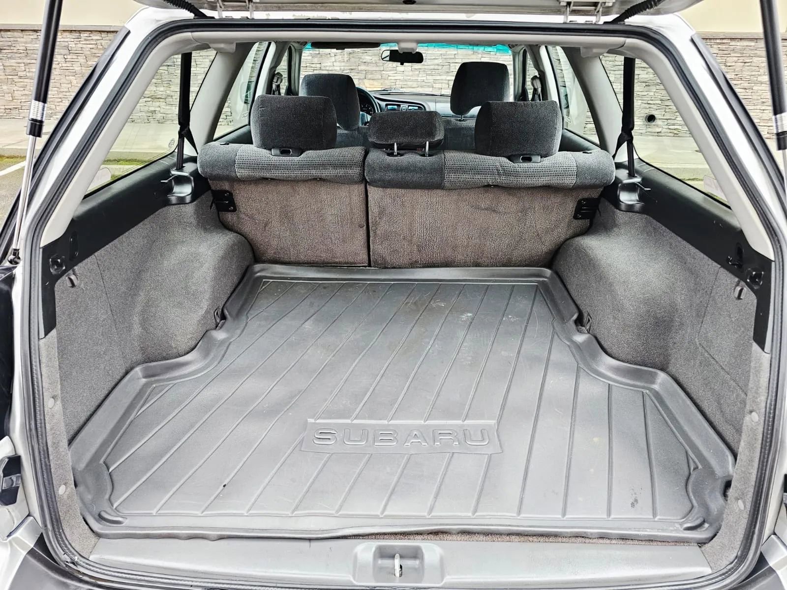 Used 2004 Subaru Outback Wagon image 18