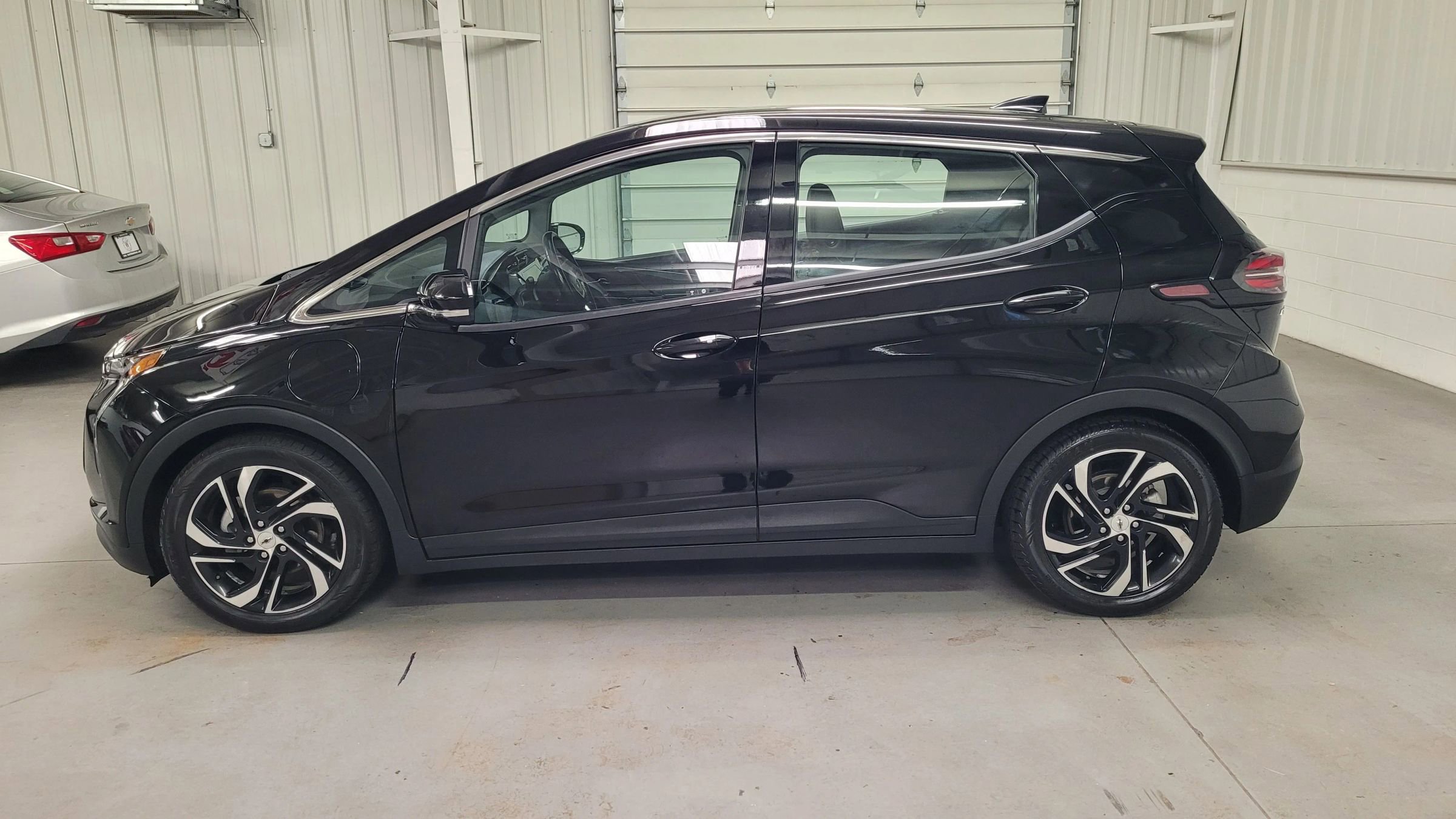Used 2023 Chevrolet Bolt LT image 3