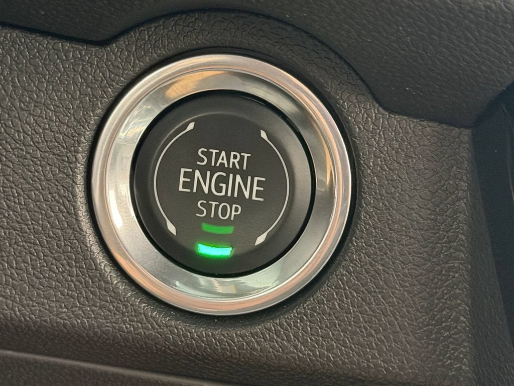 Used 2025 Chevrolet Traverse High Country FWD image 28
