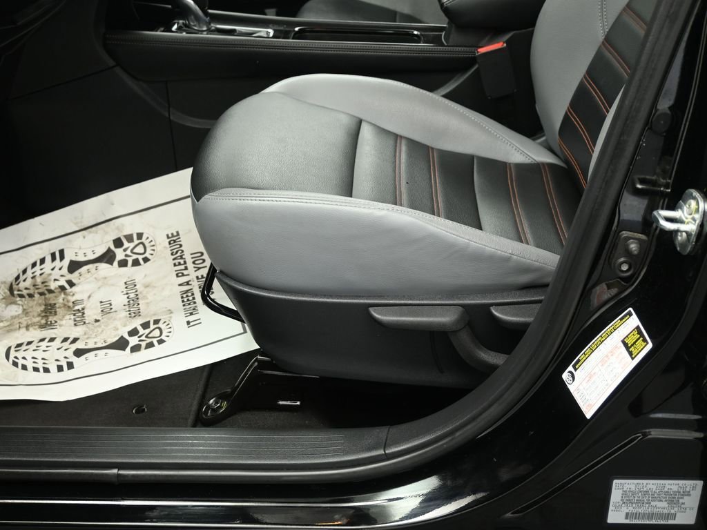 Used 2023 Nissan Kicks SR w/ SR Premium Package image 11