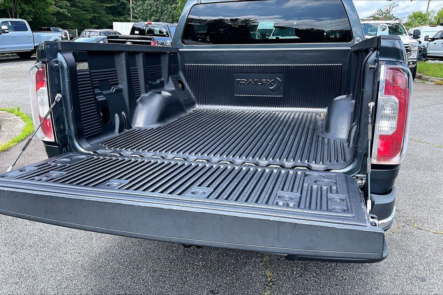 Used 2016 GMC Canyon SLE RWD image 32