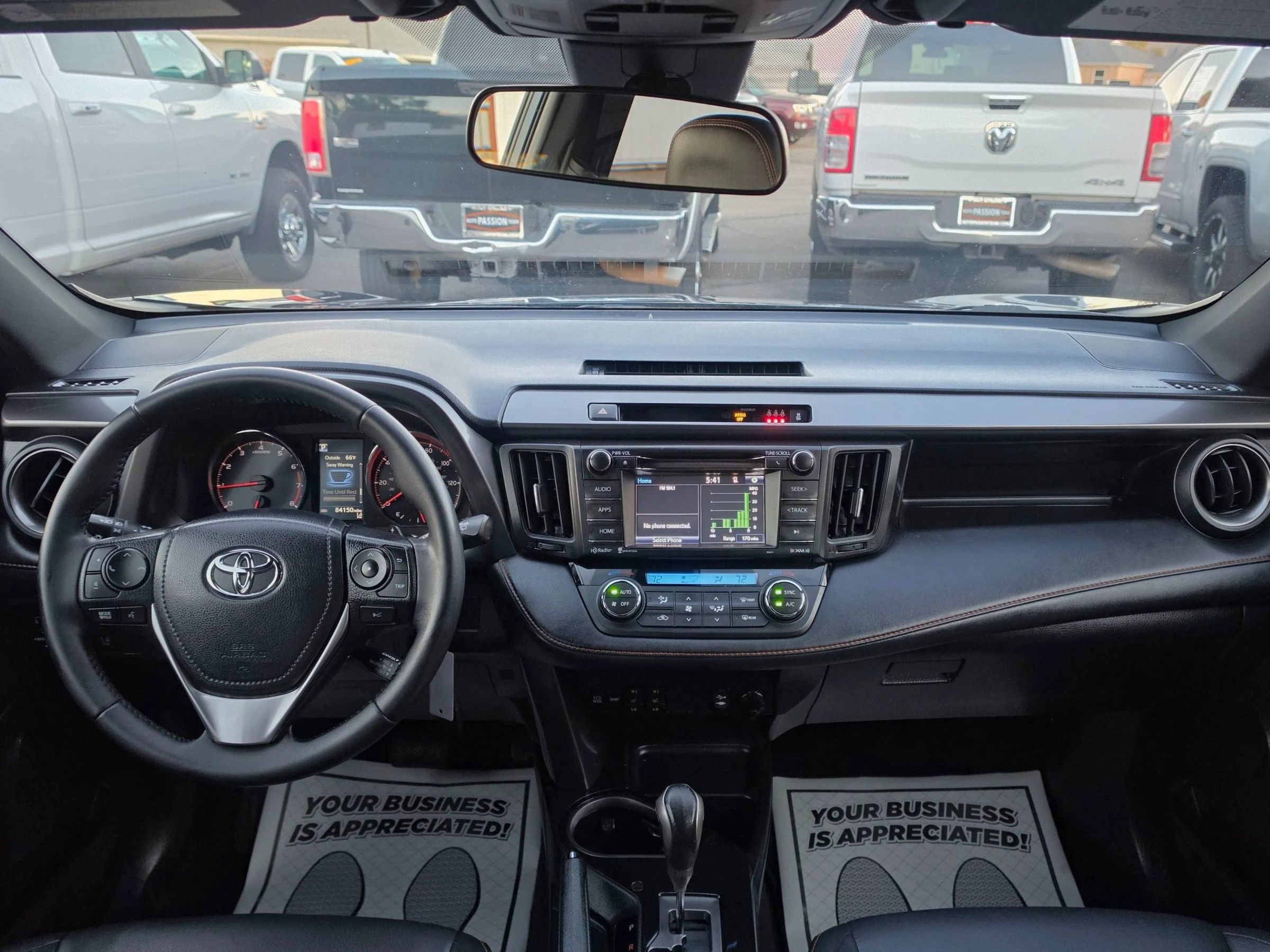Used 2018 Toyota RAV4 SE FWD image 9
