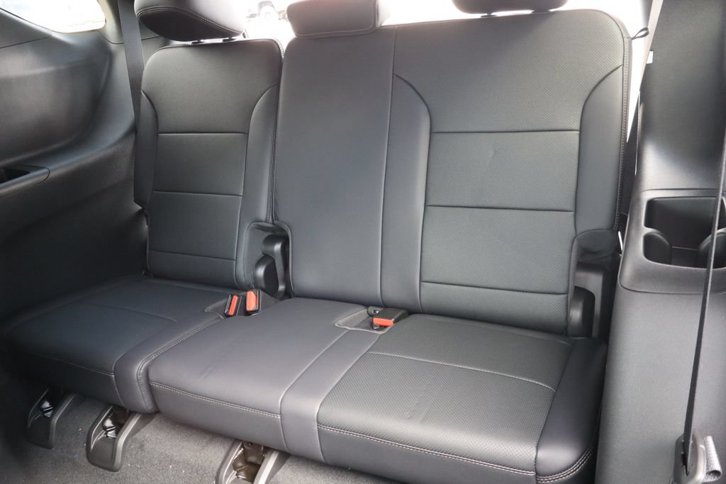 New 2026 Chevrolet Traverse High Country w/ LPO, Floor Liner Package AWD/4WD image 24
