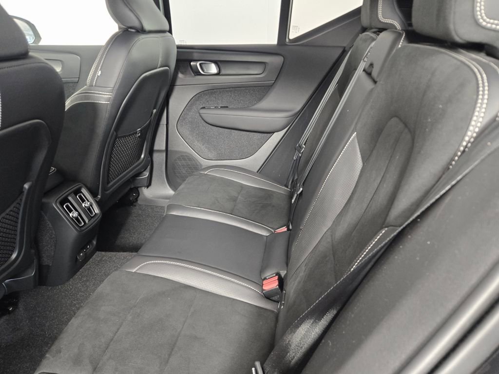 Used 2021 Volvo XC40 P8 Recharge w/ Advanced Package image 12