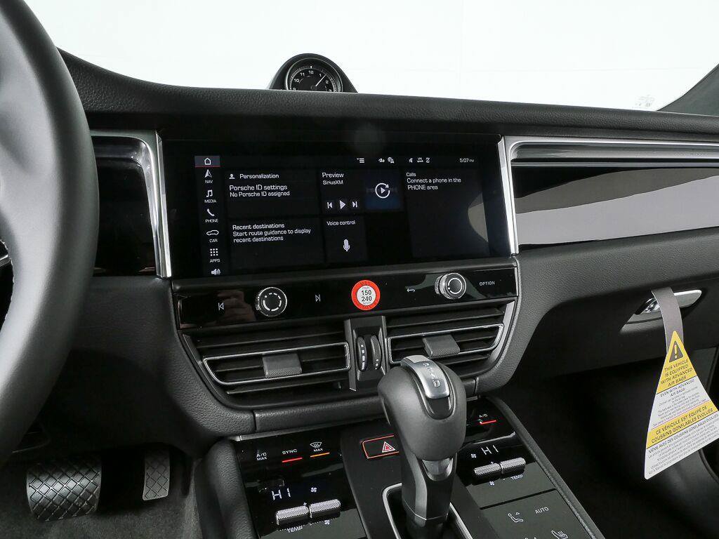 Certified 2026 Porsche Macan AWD/4WD image 12