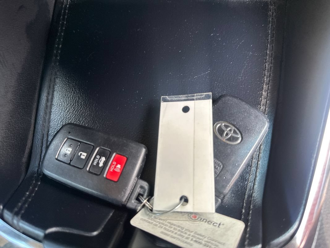 Used 2013 Toyota Avalon Limited FWD image 19