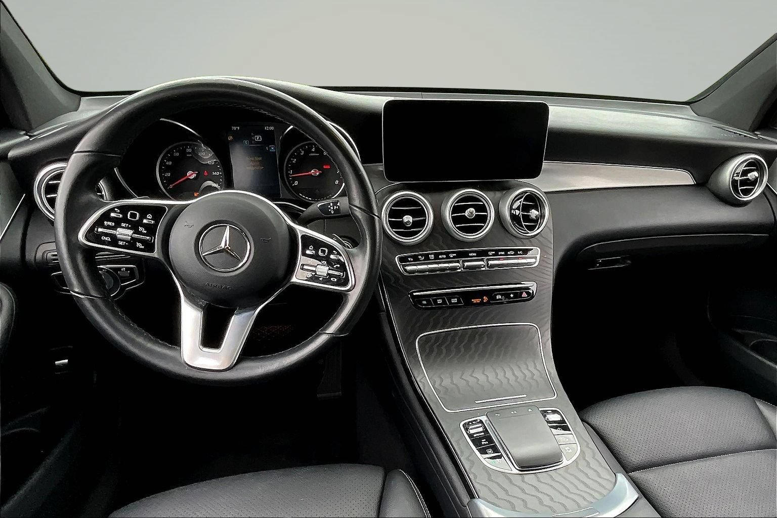 Used 2022 Mercedes-Benz GLC 300 w/ Premium Package Lite image 8