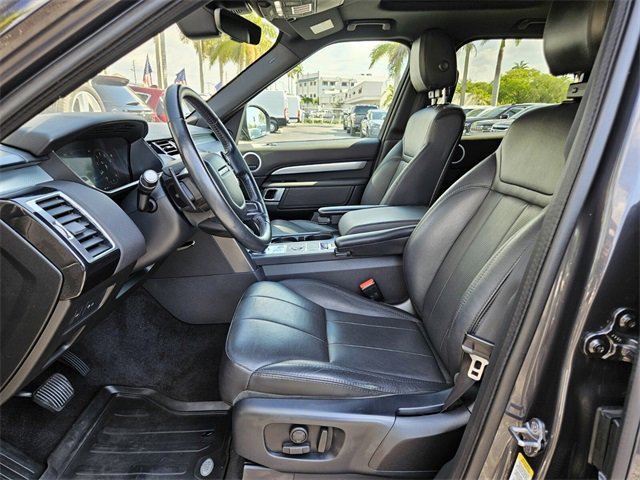 Used 2020 Land Rover Discovery Landmark image 3