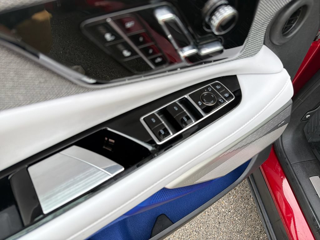 Certified 2025 Cadillac Optiq Sport 1 w/ LPO, Floor Liner Package AWD/4WD image 21