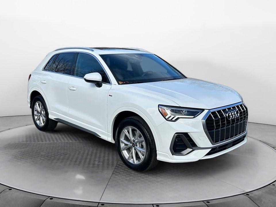 Certified 2025 Audi Q3 2.0T Premium w/ Convenience Package