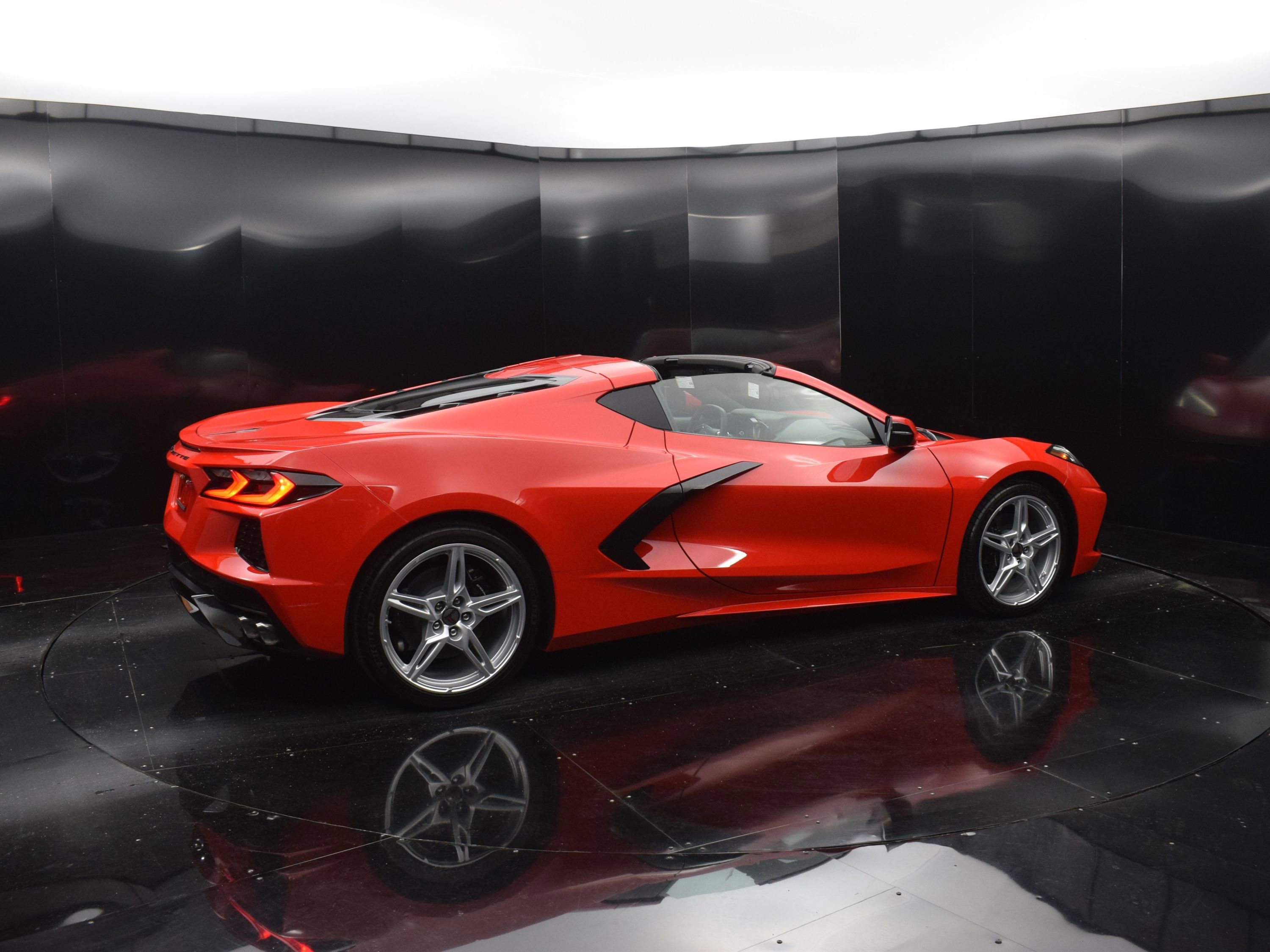 Used 2024 Chevrolet Corvette Stingray Preferred Cpe w/ 2LT image 7