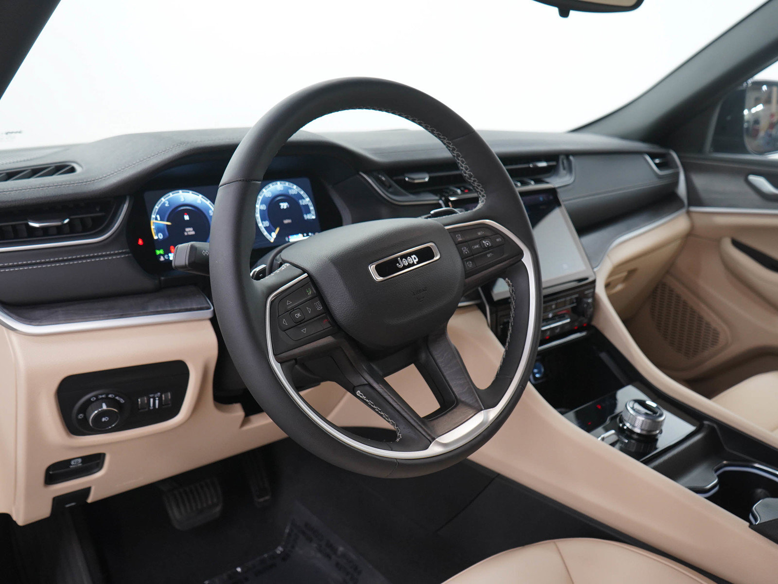 Used 2023 Jeep Grand Cherokee Limited AWD/4WD image 26