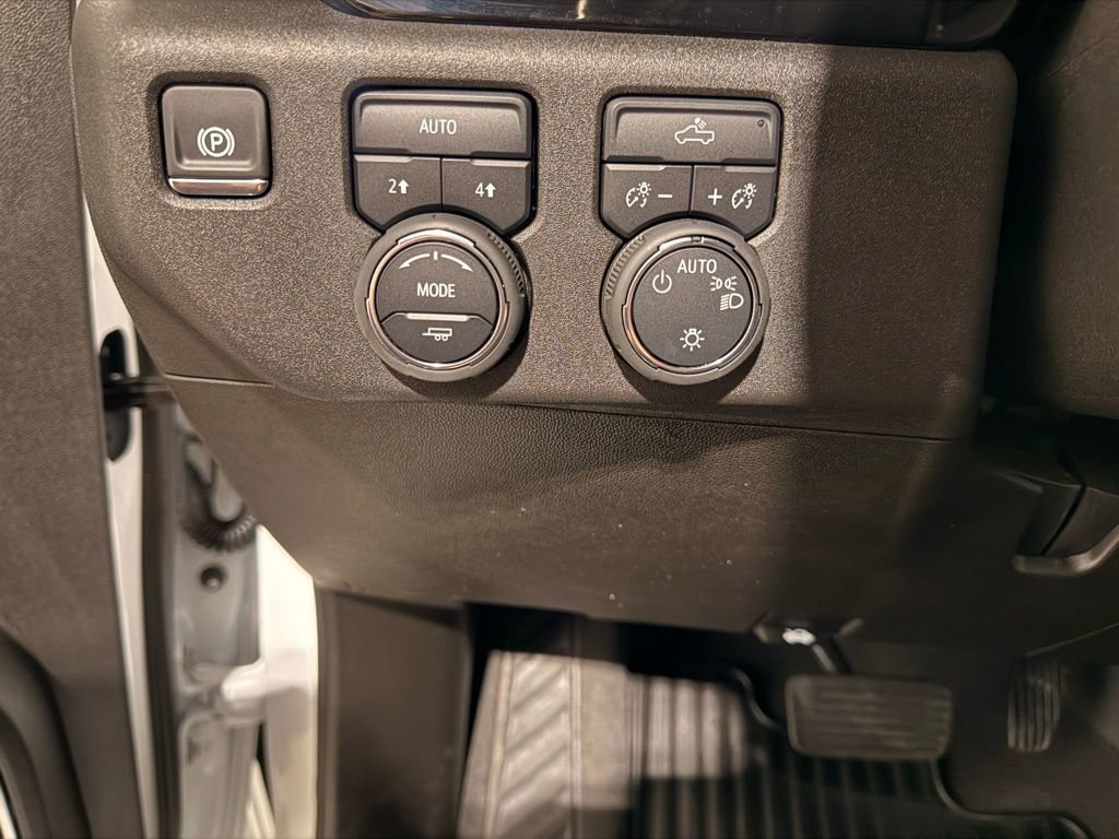 Used 2025 Chevrolet Silverado 1500 LT AWD/4WD image 15