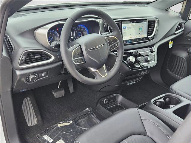 New 2025 Chrysler Voyager LX image 9