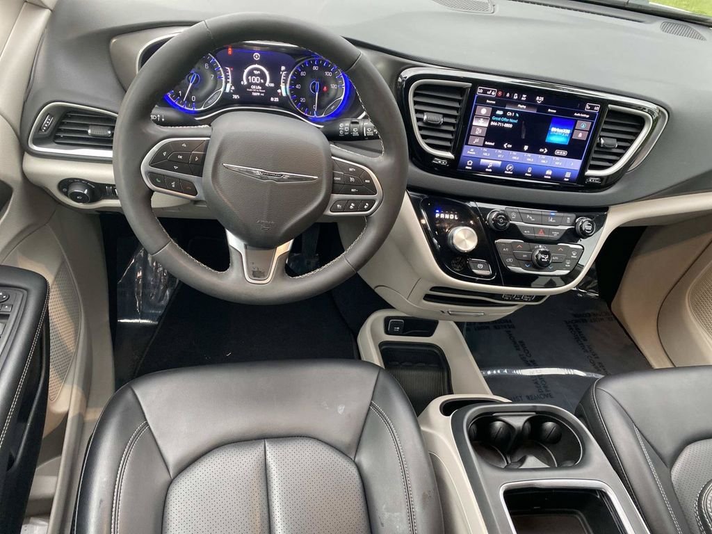Used 2023 Chrysler Pacifica Touring-L FWD image 15
