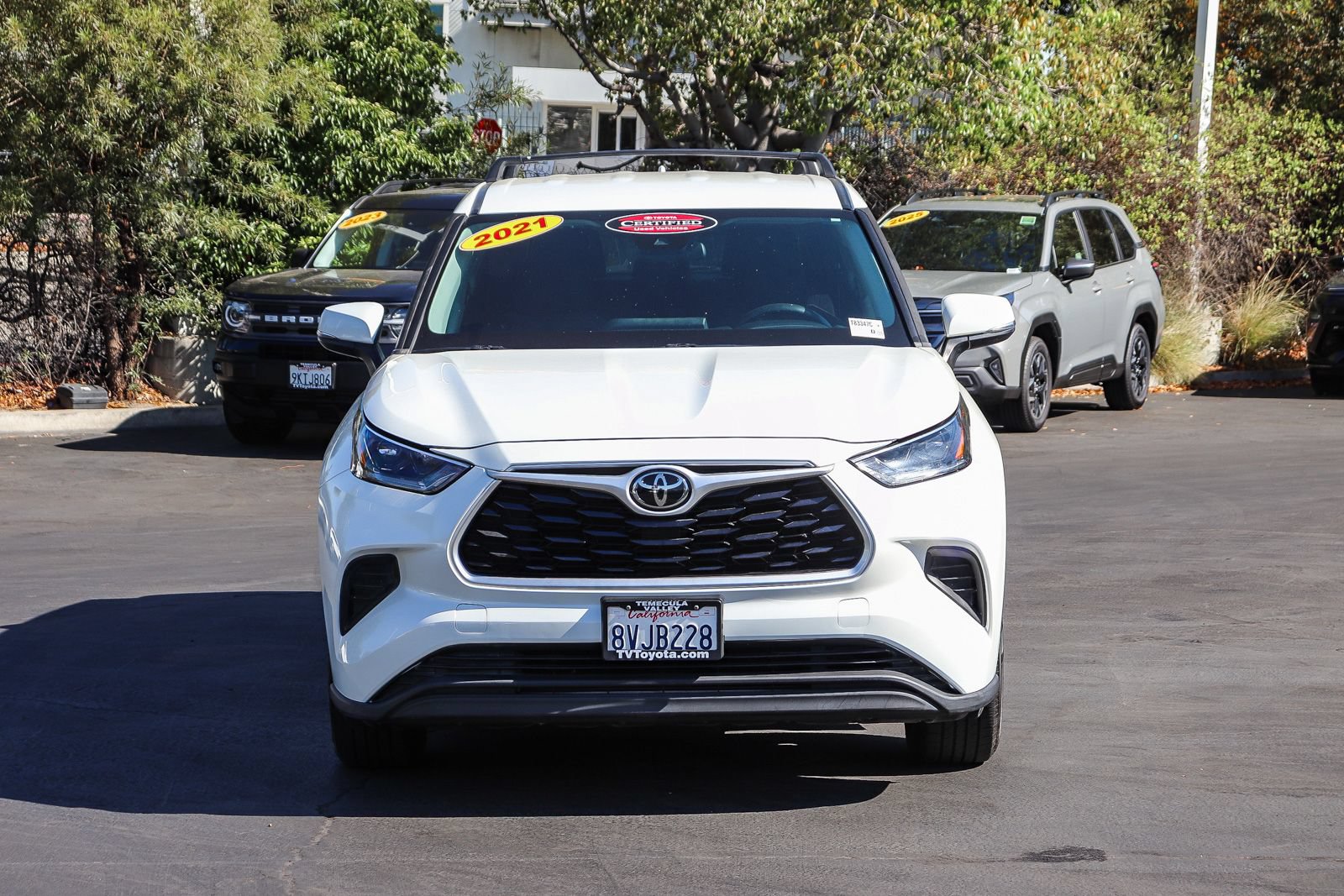 Used 2021 Toyota Highlander L FWD image 2
