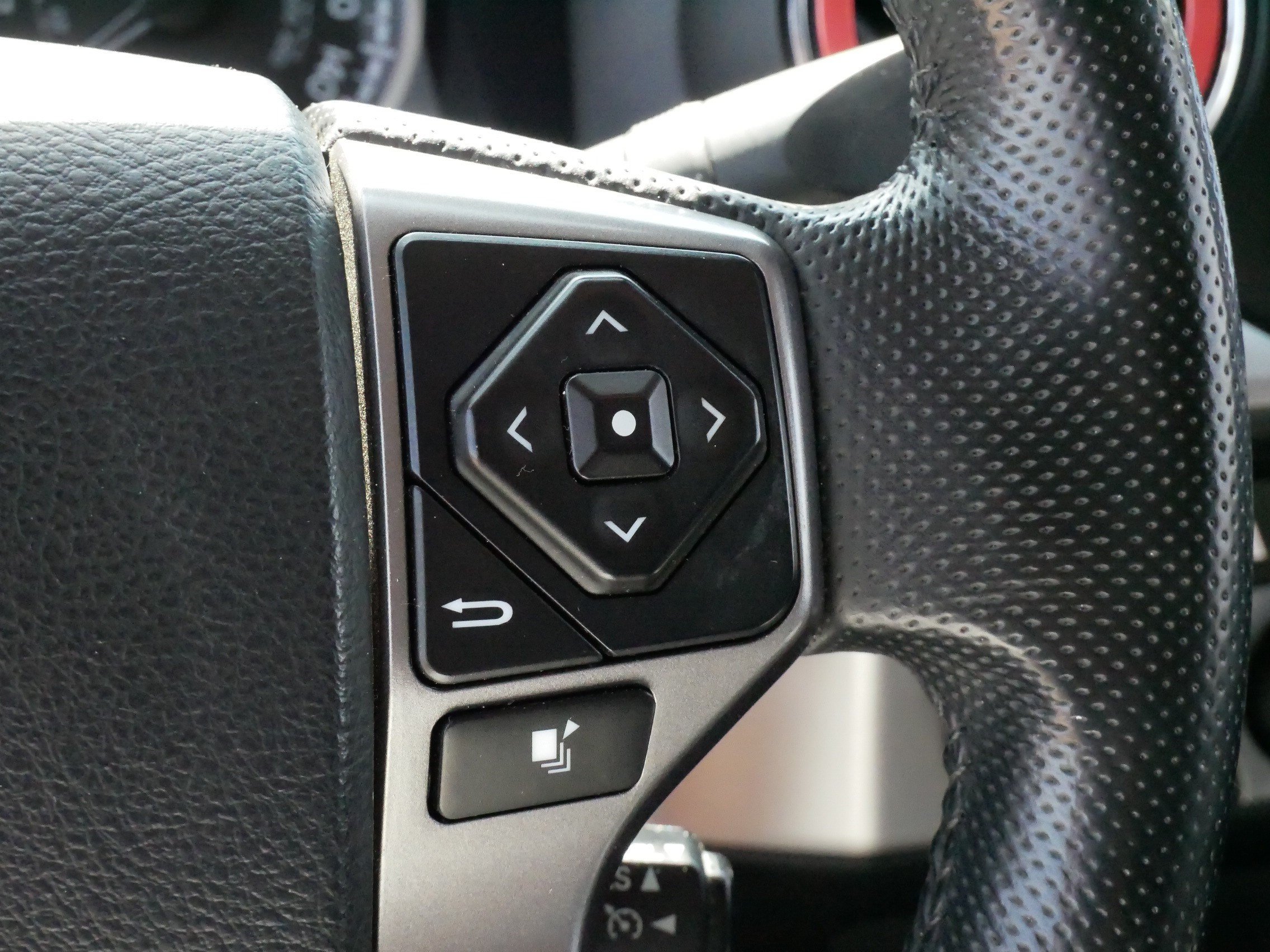 Used 2016 Toyota Tacoma SR5 AWD/4WD image 25