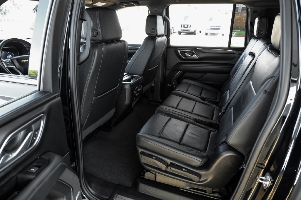 Used 2024 Chevrolet Suburban LT RWD image 38
