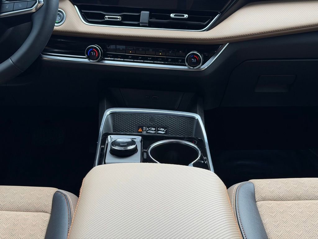 Used 2025 Chevrolet Equinox ACTIV w/ Convenience Package III image 32