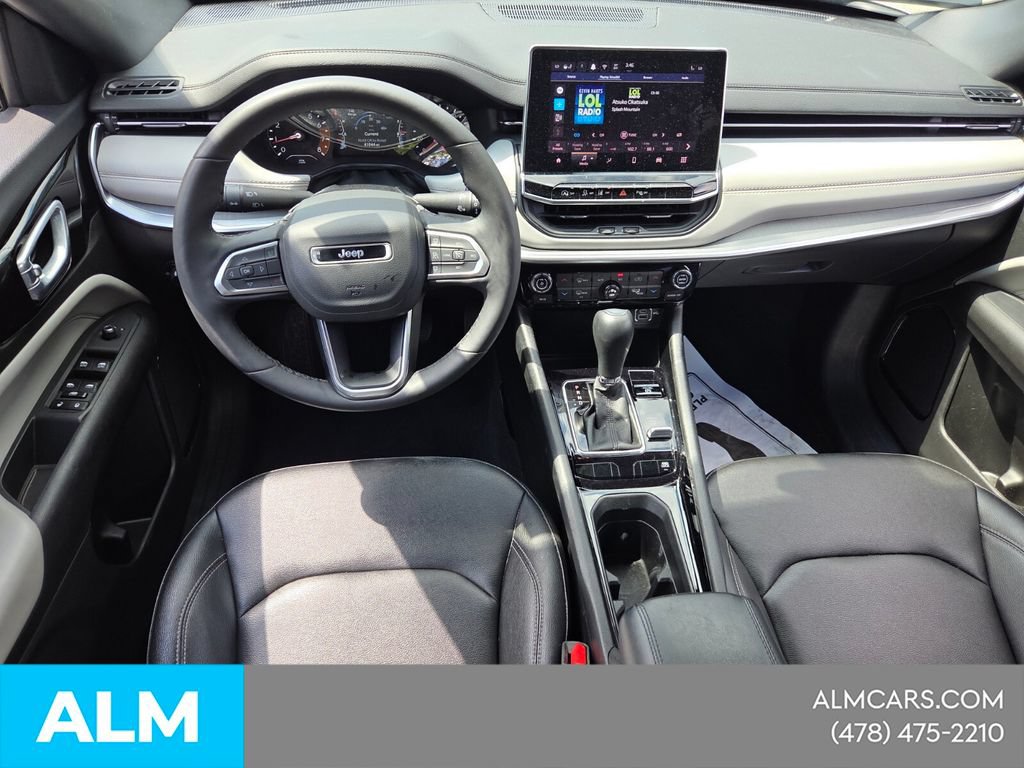 Used 2025 Jeep Compass Limited AWD/4WD image 10