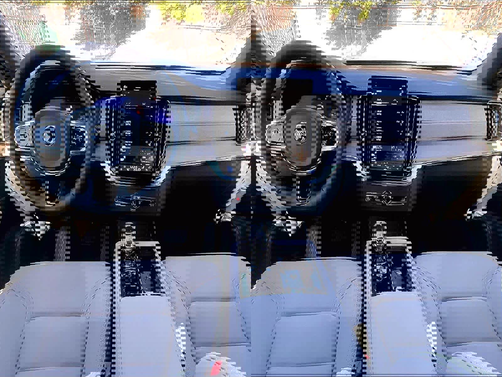 New 2026 Volvo XC90 T8 Plus w/ Protection Package Premier image 7