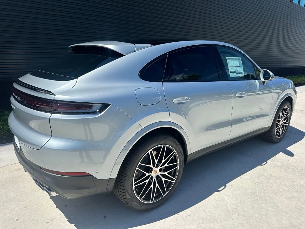 Used 2025 Porsche Cayenne Coupe image 13